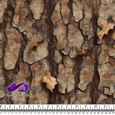 Écorce d'arbre avec des feuilles d'automne sèches