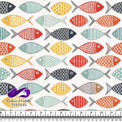 Motif Coloré de Poissons Stylisés sur Fond Blanc