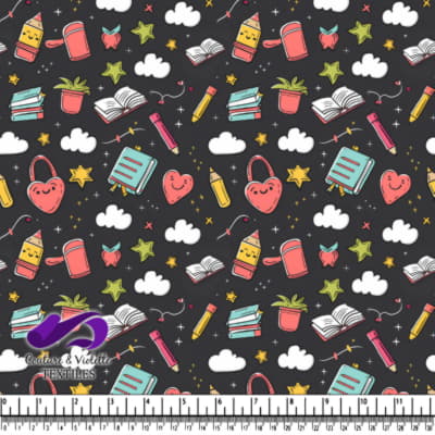 Fournitures scolaires colorées avec étoiles et nuages souriants