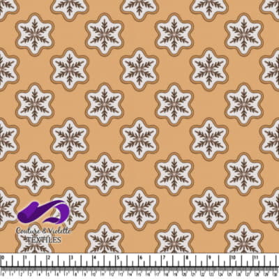 Biscuits décorés de flocons de neige sur fond beige