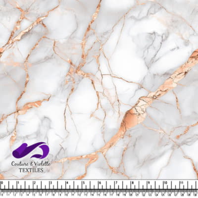 Texture de marbre blanc avec veines métalliques en or rose