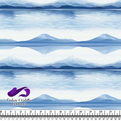 Paysage de Montagne Bleue Serein avec Surface d'Eau Réfléchissante