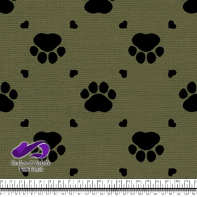 Chat - Pattes Entourées de Petits Cœurs sur une Texture Olive