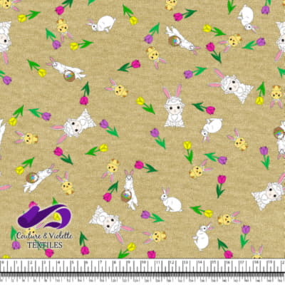 Pâques - Furets et amis avec des tulipes sur un fond jaune mousse séchée